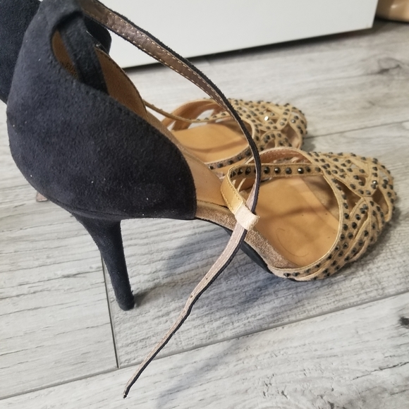 Shoes - Picture 2 of 3